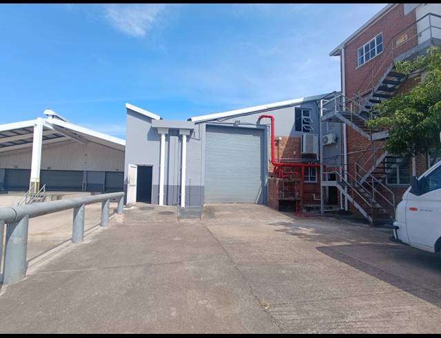 5,015M² WAREHOUSE TO LET IN NEW GERMANY